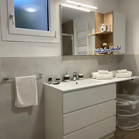Apartment Casa Mari By World *